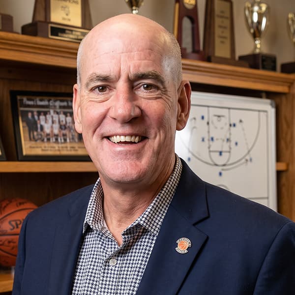 Bill Whitaker headshot